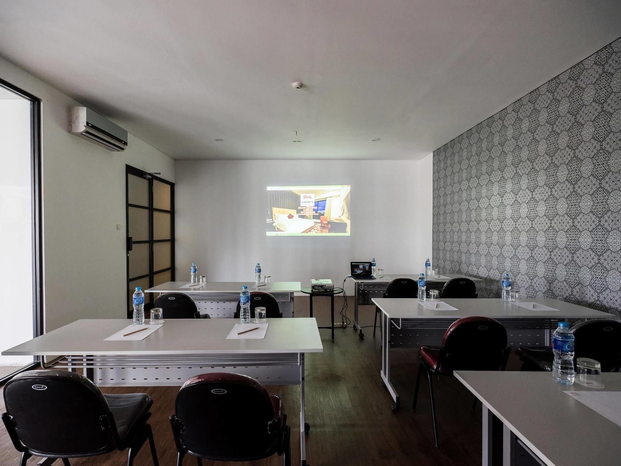 Liberty Hotel Thamrin Jacarta Exterior foto